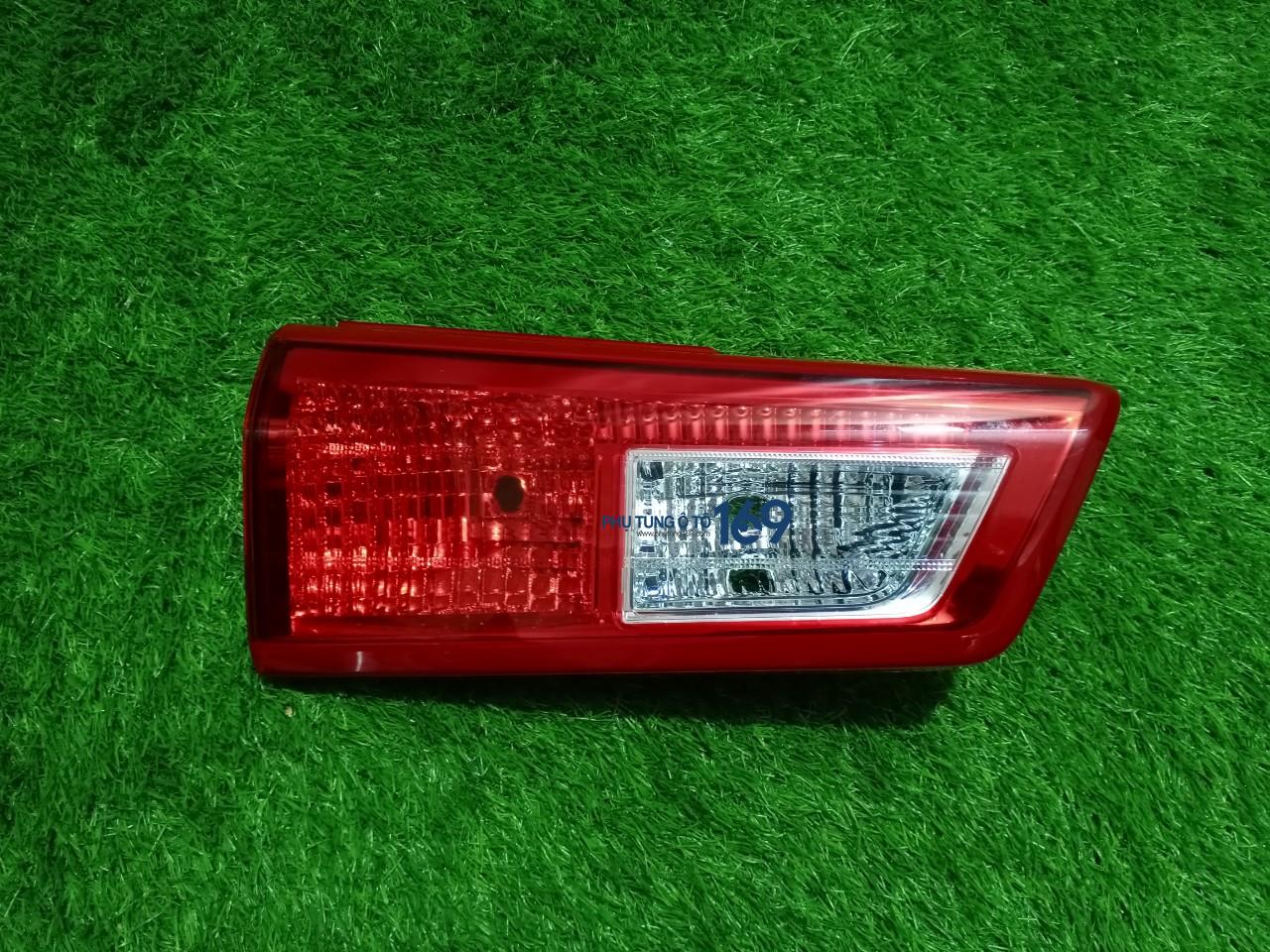 Đèn hậu trong phải Innova Đèn hậu trong phải Innova