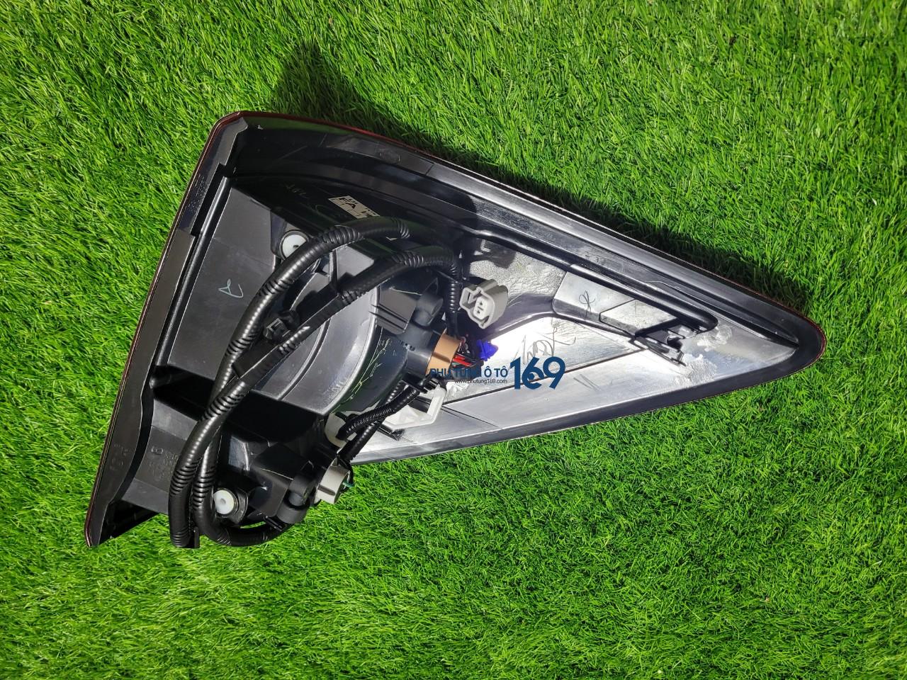 Đèn hậu ngoài lái Bt50 Đèn hậu ngoài lái Bt50