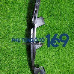 Phe cài đèn pha phải Bt50