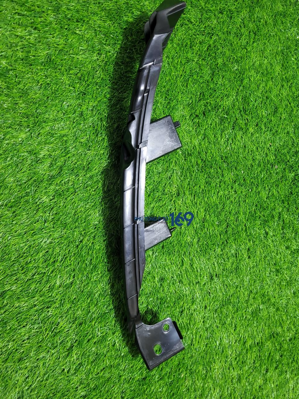 Phe cài đèn pha phải Bt50 Phe cài đèn pha phải Bt50