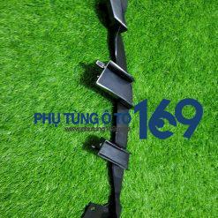 Phe cài đèn pha trái Bt50