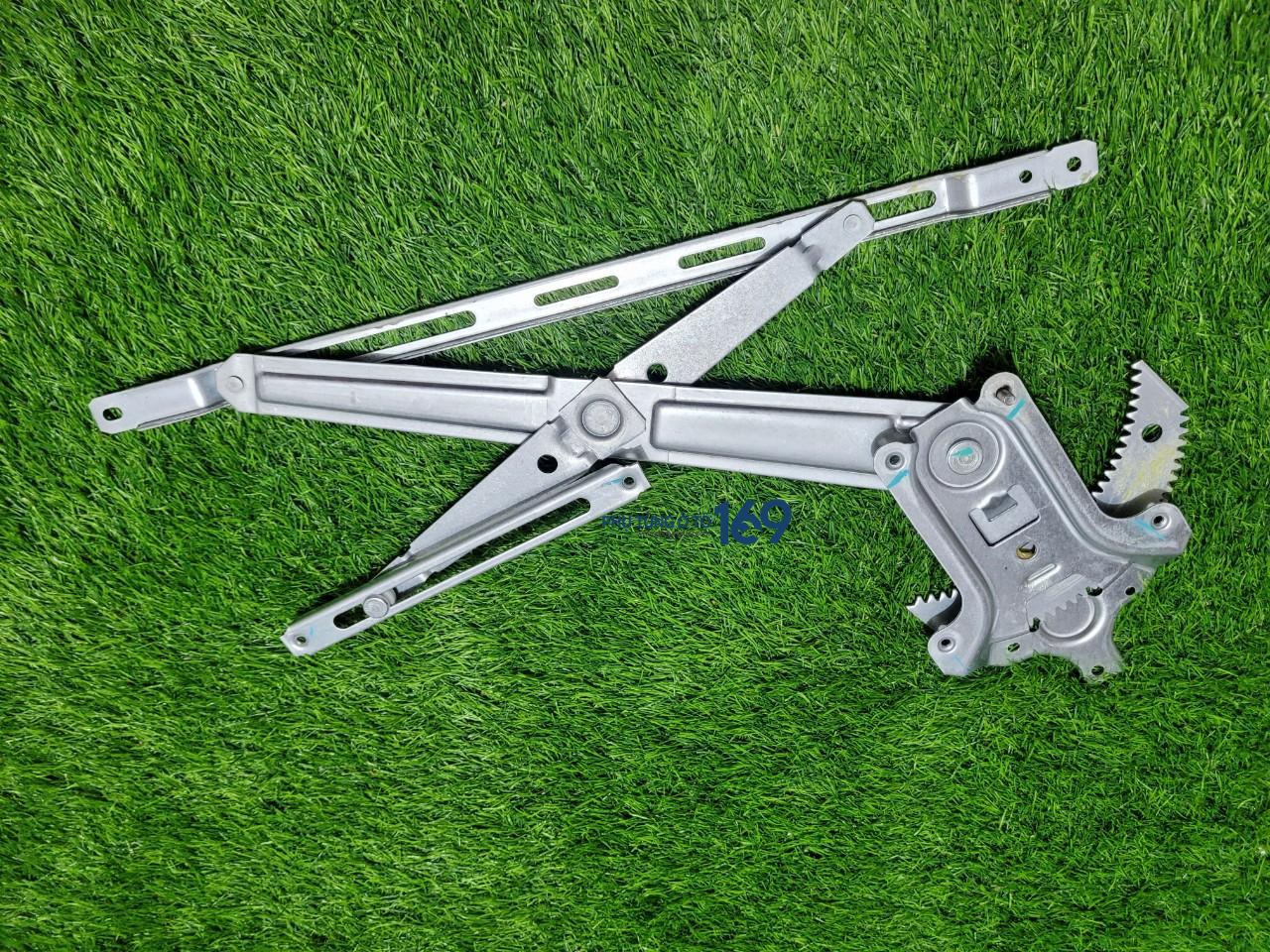 Compa lên kính trước phụ Everest Compa lên kính trước phụ Everest