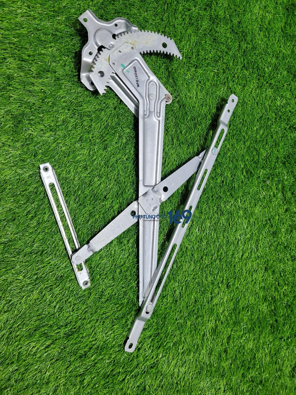 Compa lên kính trước phụ Everest Compa lên kính trước phụ Everest