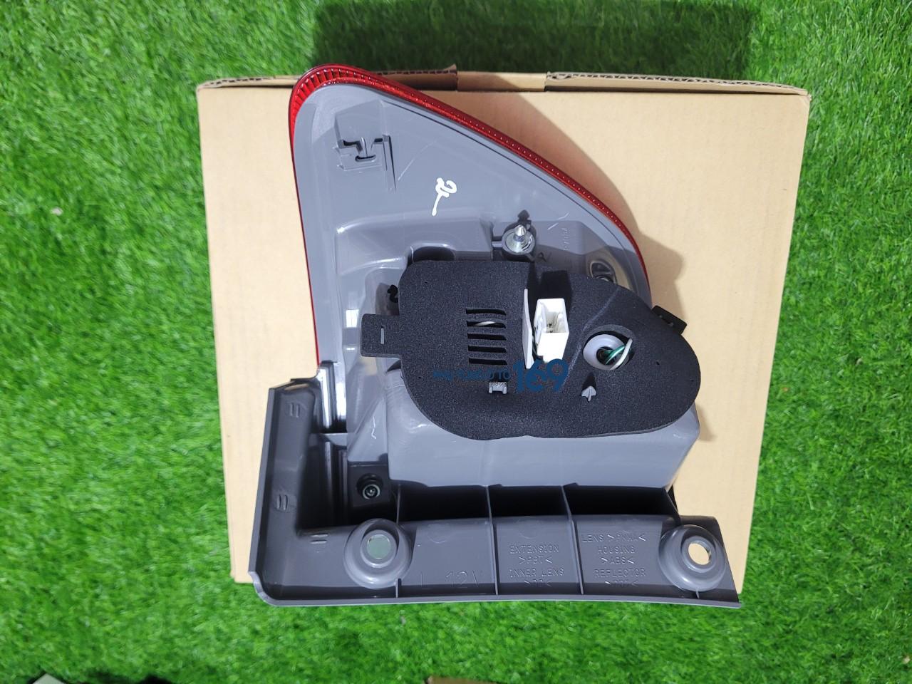 Đèn hậu miếng ngoài Toyota Fortuner Đèn hậu miếng ngoài Toyota Fortuner