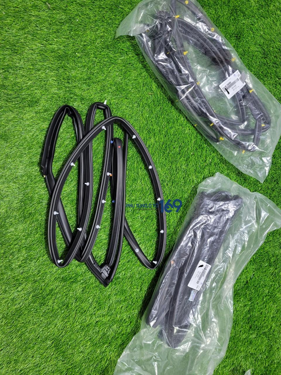 Gioăng cánh cửa trước trái Tucson Gioăng cánh cửa trước trái Tucson