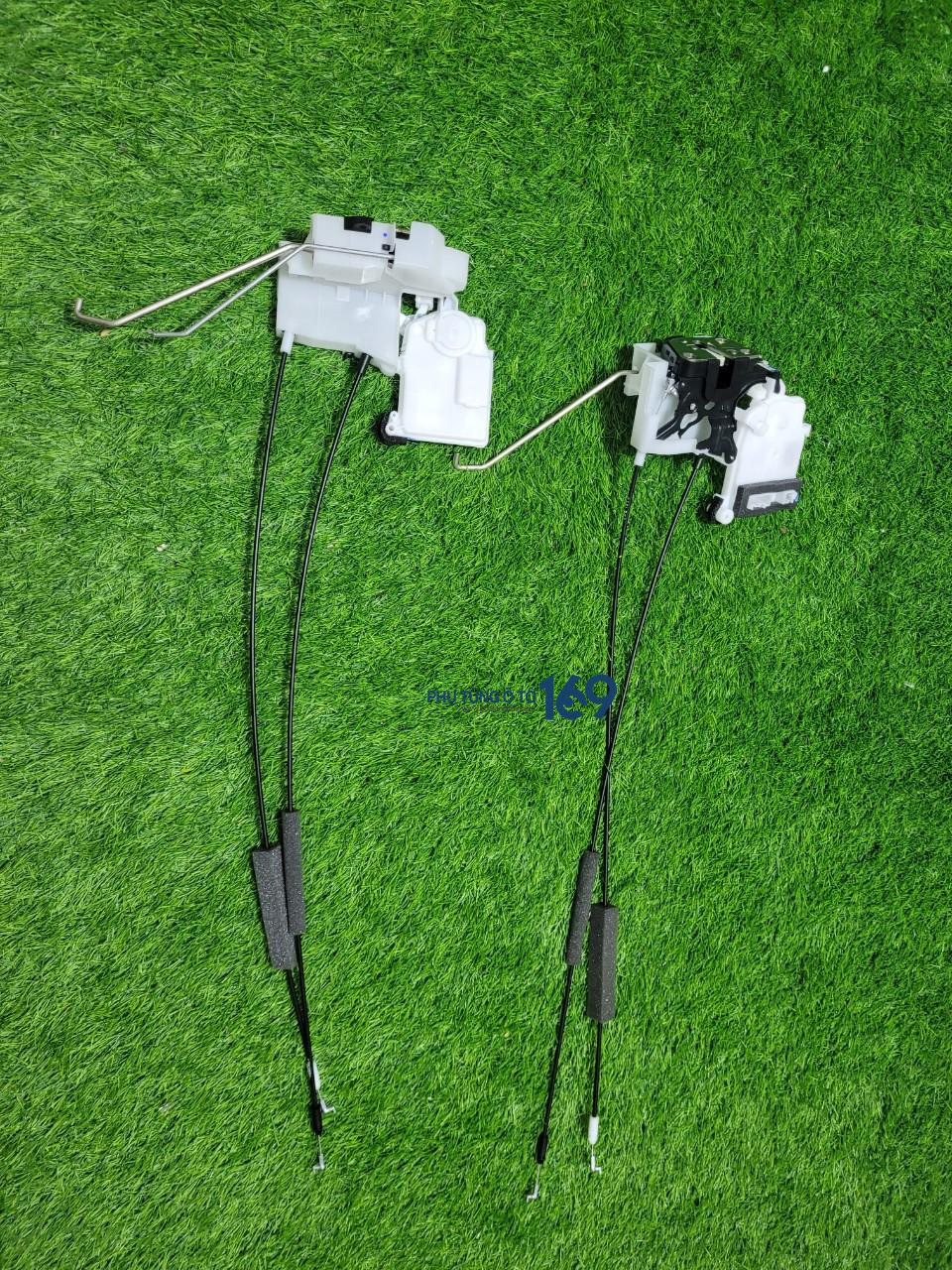 Khóa ngậm cửa sau trái Everest Khóa ngậm cửa sau trái Everest