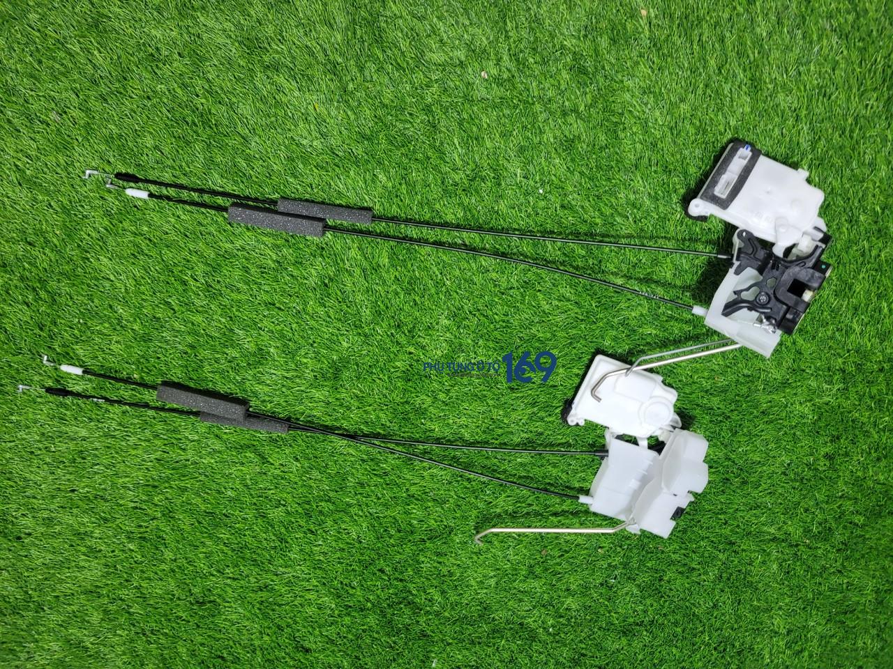 Khóa ngậm cửa sau trái Everest Khóa ngậm cửa sau trái Everest