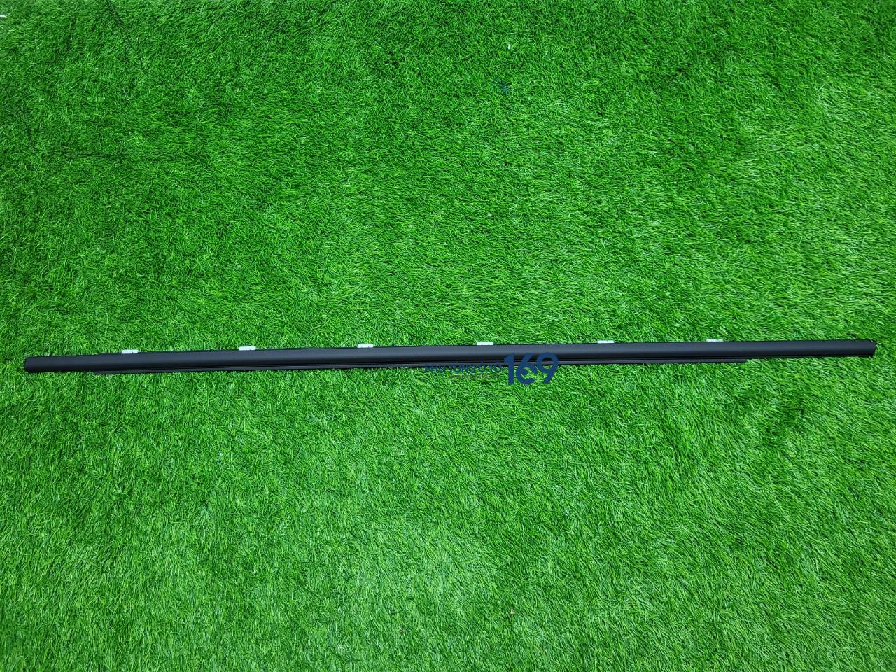 Nẹp chân kính cánh cửa Accent Nẹp chân kính cánh cửa Accent