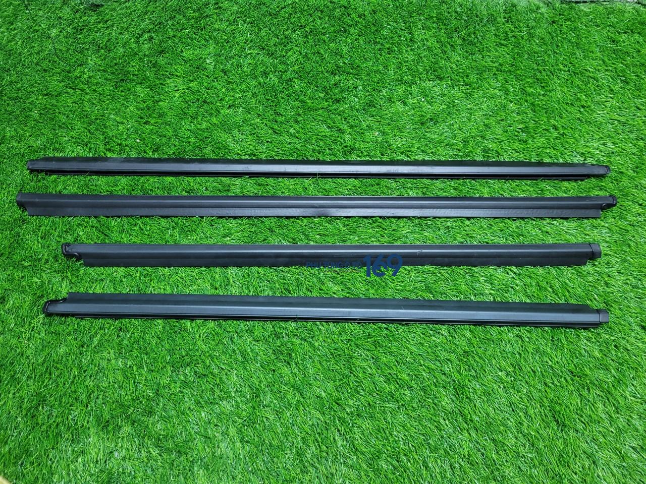 Nẹp chân kính sau trái Fortuner Nẹp chân kính sau trái Fortuner