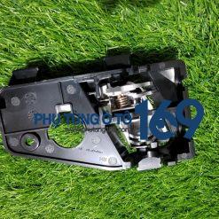 Tay mở cửa trong lái Morning