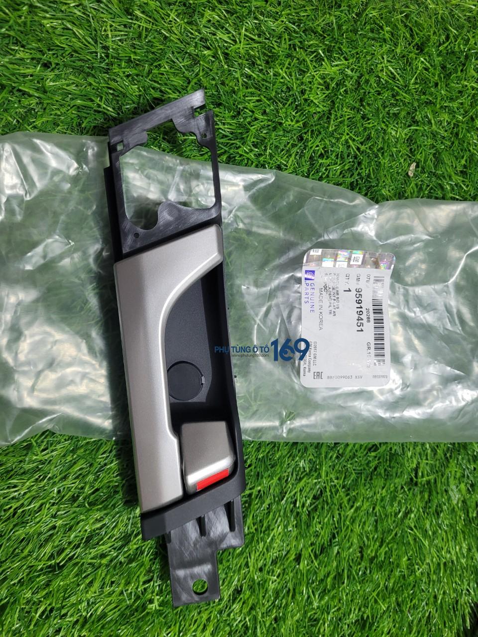 Tay mở cửa trong sau trái Captiva Tay mở cửa trong sau trái Captiva