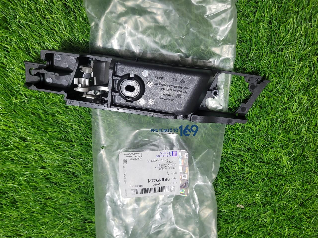 Tay mở cửa trong sau trái Captiva Tay mở cửa trong sau trái Captiva