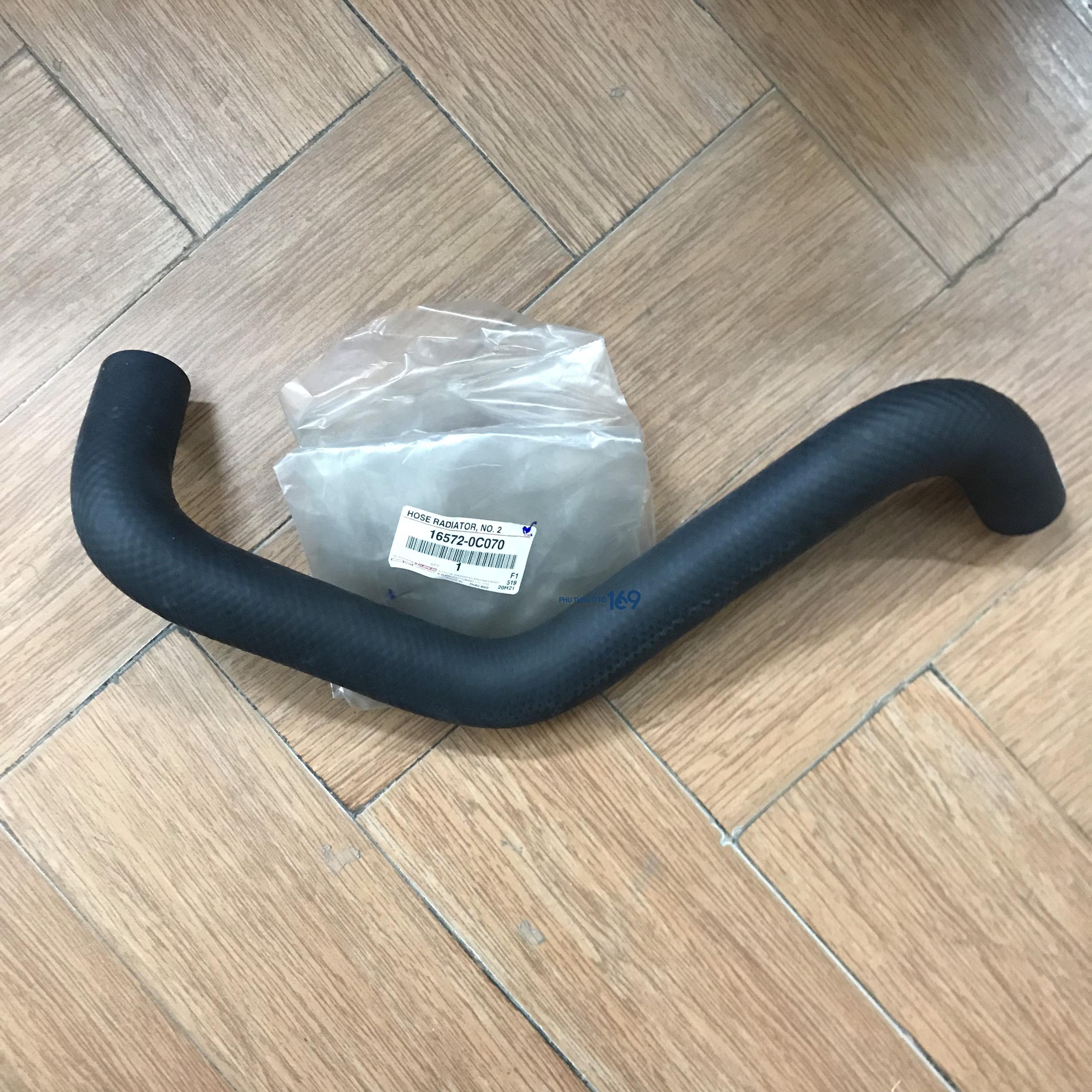 Ống nước vào két nước Fortuner Ống nước vào két nước Fortuner