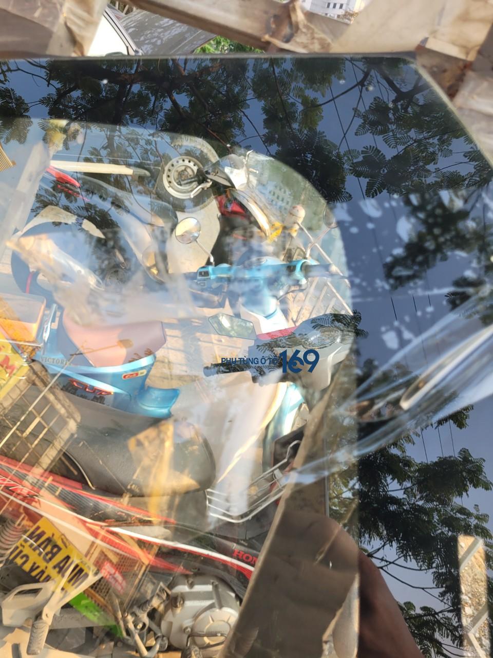 Kính chắn gió Triton Kính chắn gió Triton