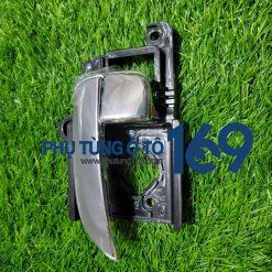 Tay mở cửa trong lái Avante