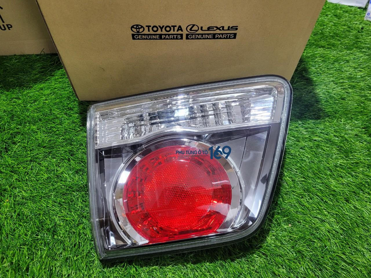 Đèn hậu trong lái Fortuner Đèn hậu trong lái Fortuner