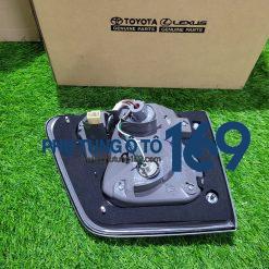 Đèn hậu trong lái Fortuner