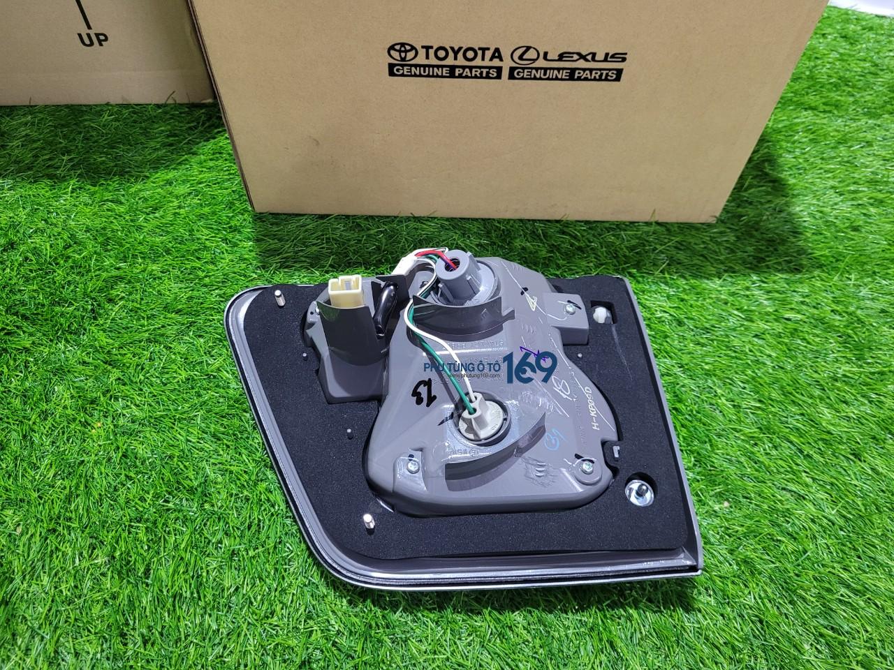 Đèn hậu trong lái Fortuner Đèn hậu trong lái Fortuner