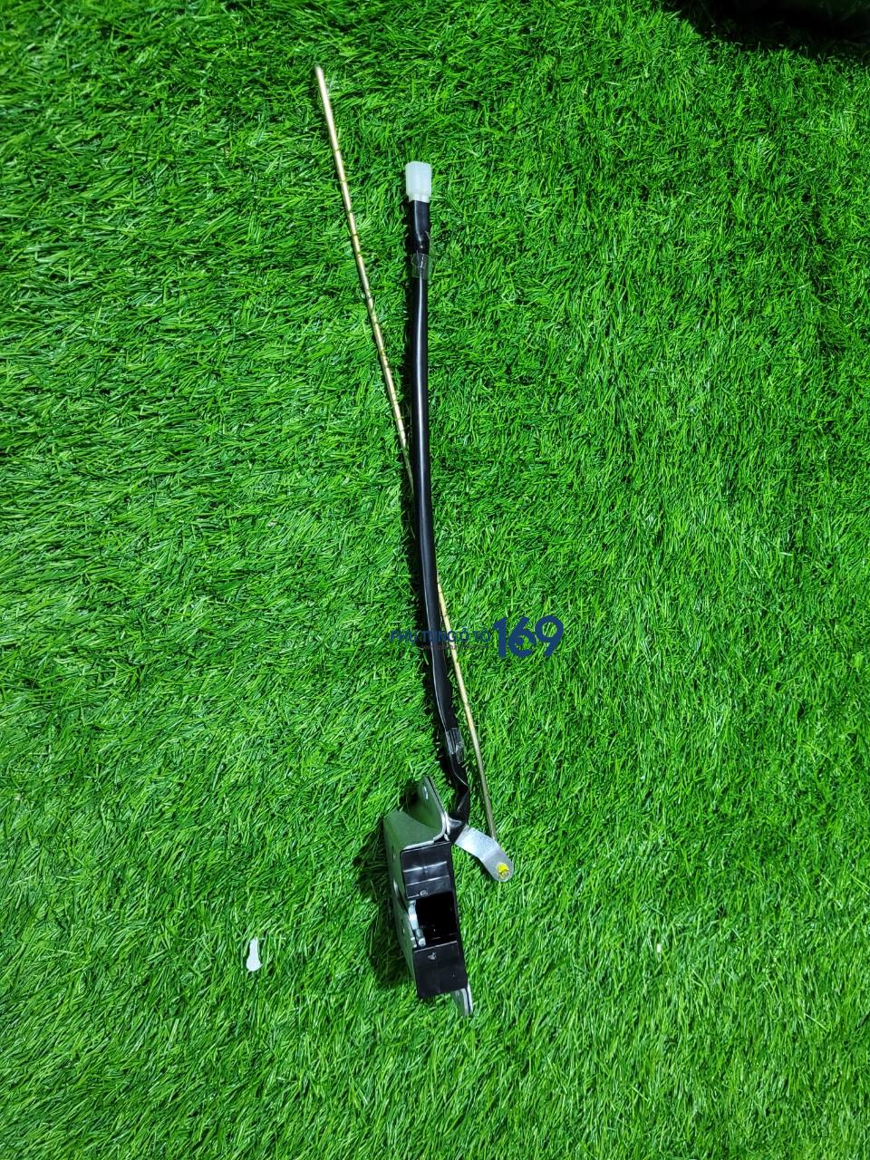 Khóa cốp Hiace cá mậpa Khóa cốp Hiace cá mập