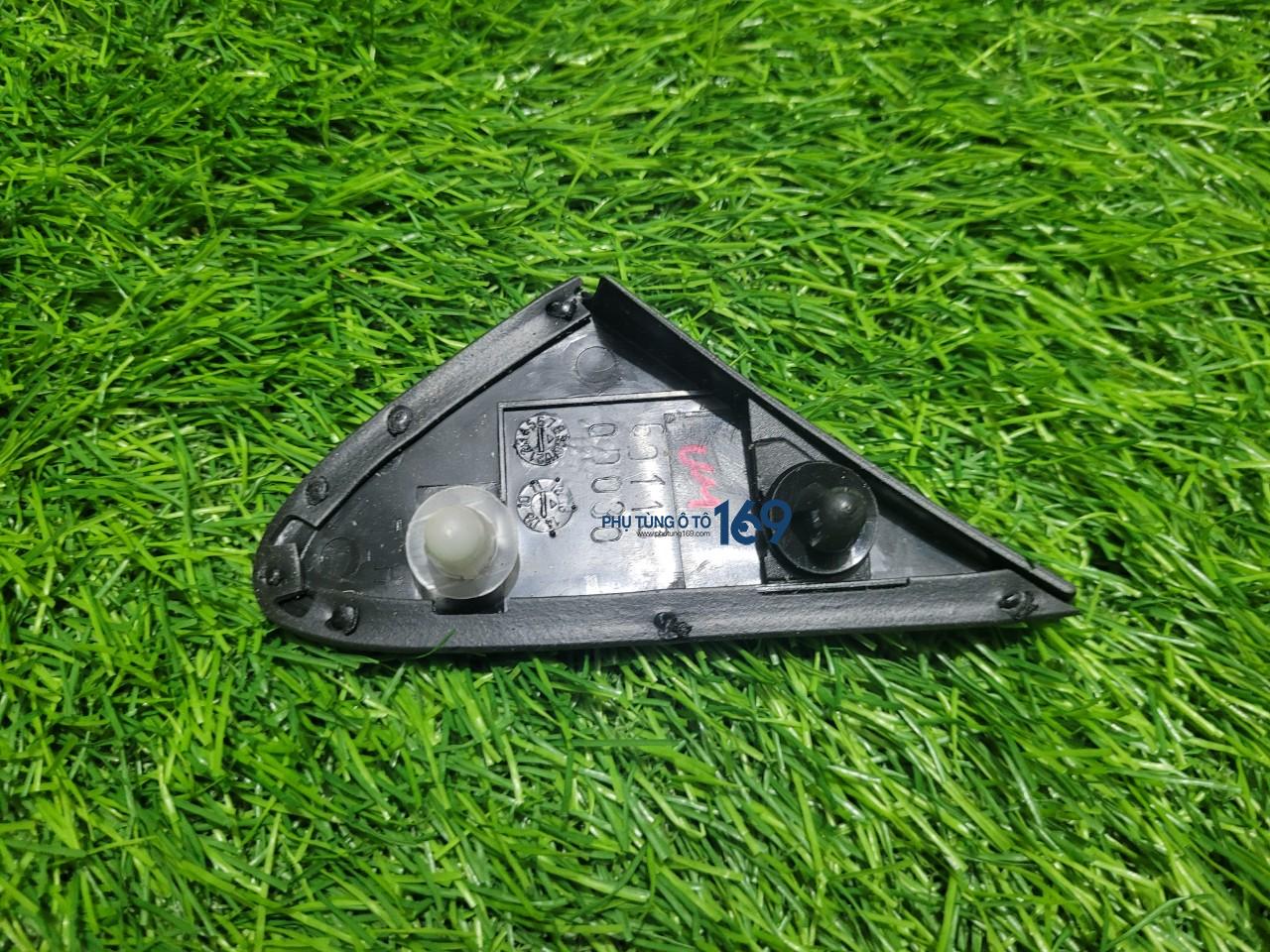 Ốp tam giác chân gươg Vios Ốp tam giác chân gươg Vios