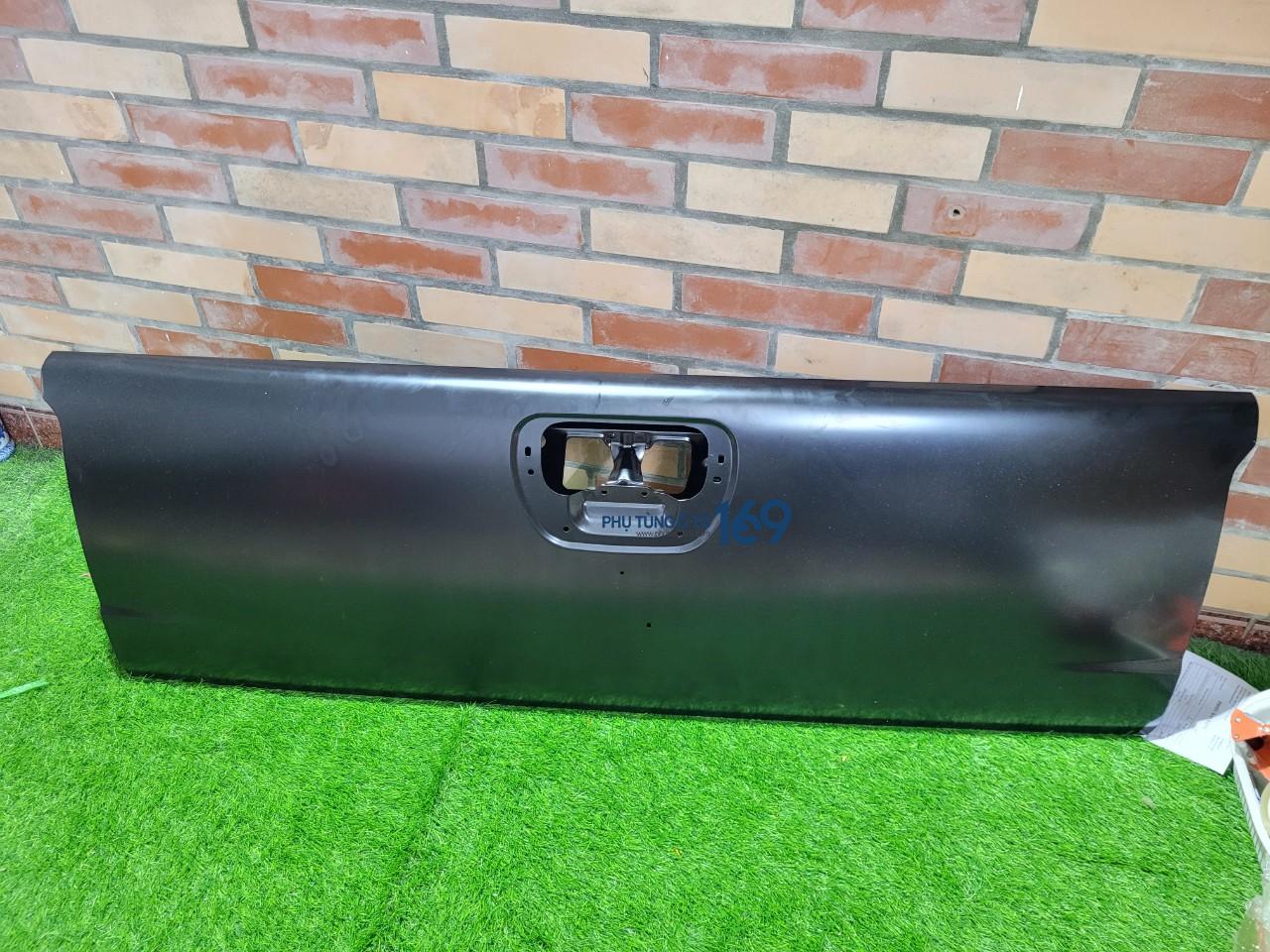 Nắp thùng sau Triton Nắp thùng sau Triton