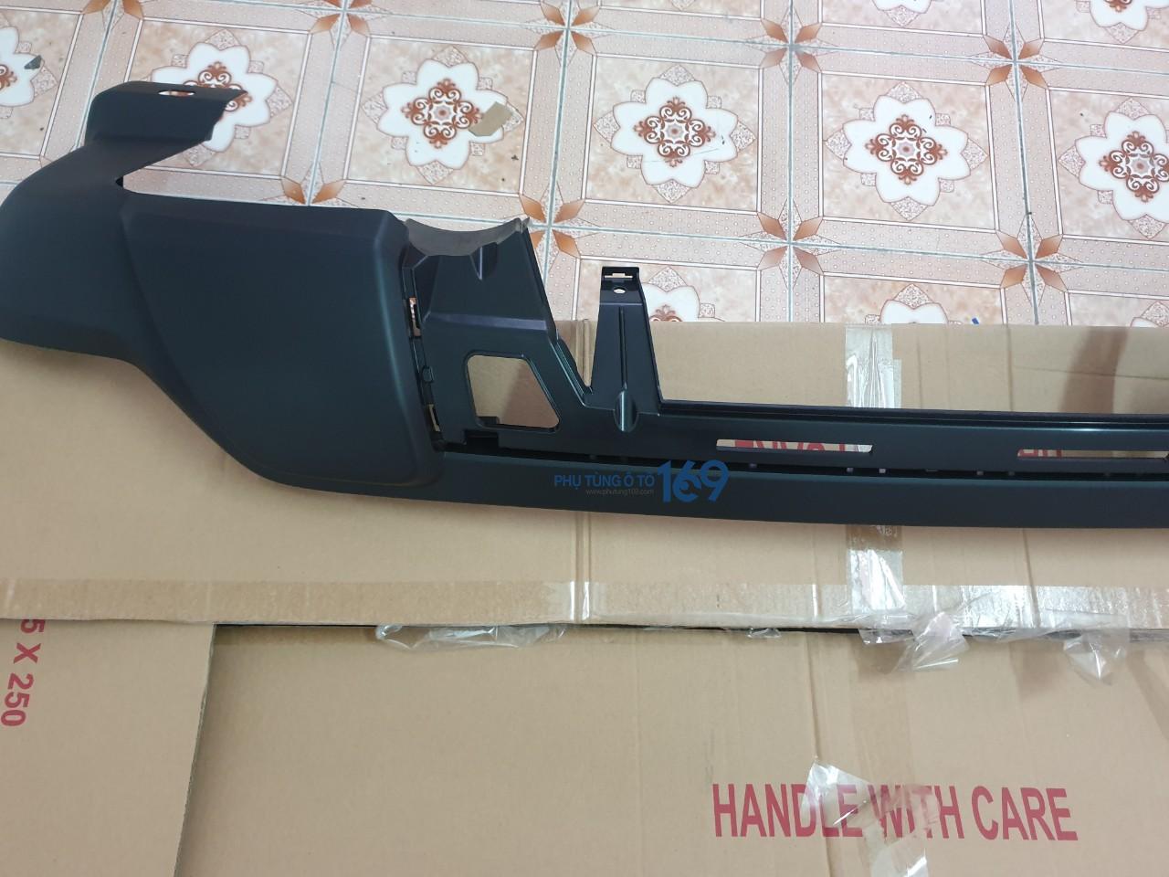 Ba đờ xốc sau miếng dưới Suzuki Xl7 Ba đờ xốc sau miếng dưới Suzuki Xl7