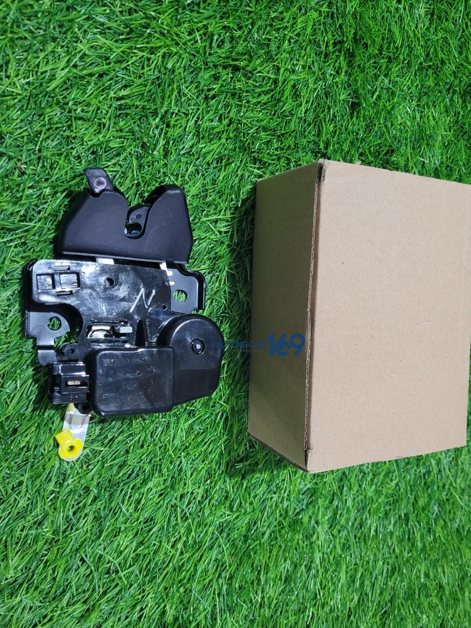 Khóa ngậm cốp hậu Sunny Khóa ngậm cốp hậu Sunny