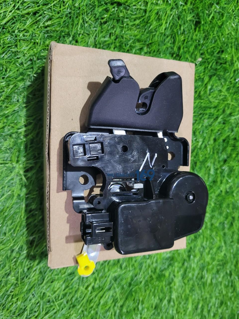 Khóa ngậm cốp hậu Sunny Khóa ngậm cốp hậu Sunny