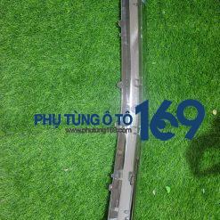 Ốp mạ giữa cản trước Mercedes C300
