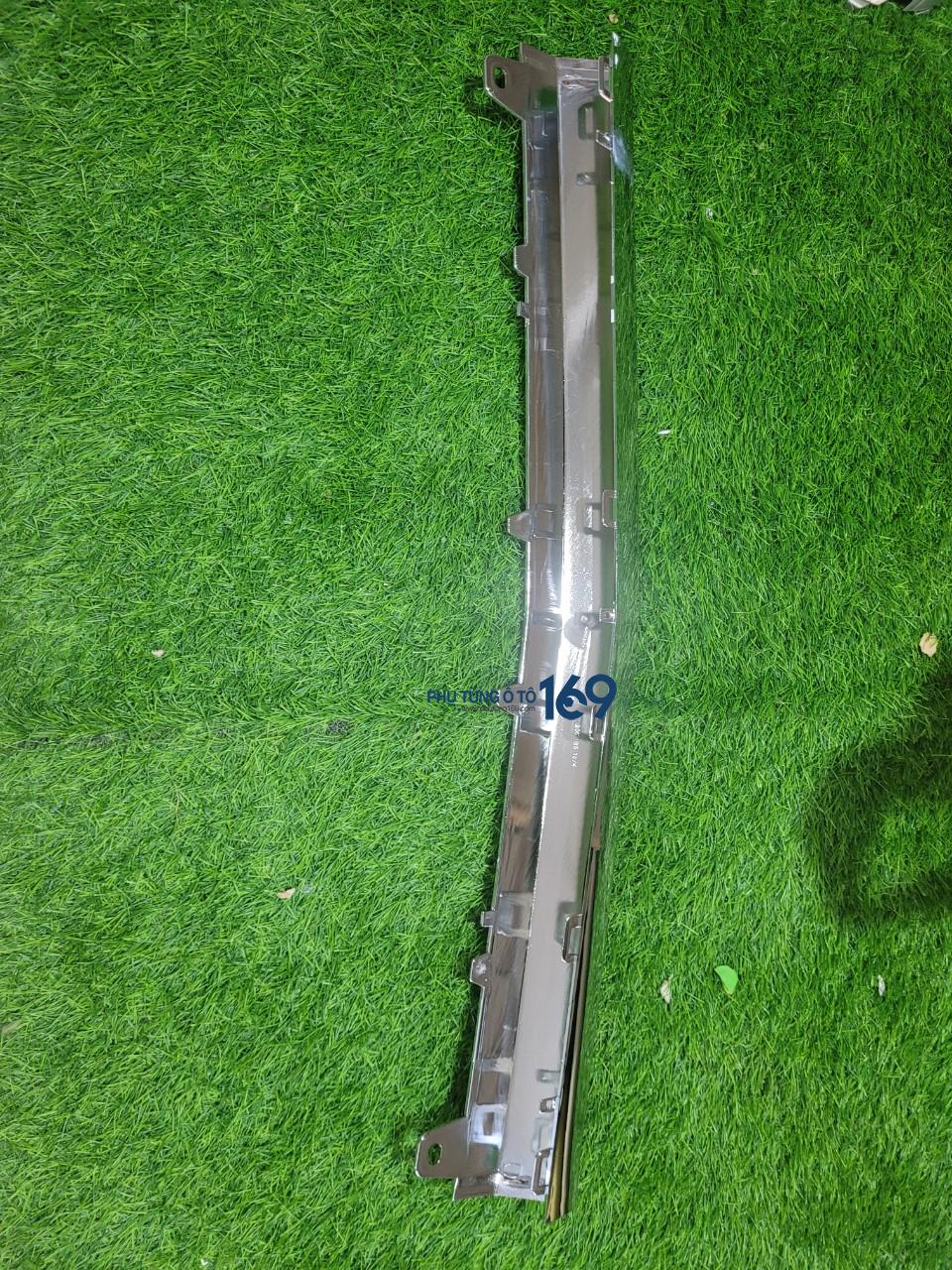 Ốp mạ giữa cản trước Mercedes C300 Ốp mạ giữa cản trước Mercedes C300