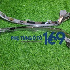 Ốp mạ trái cản trước Mercedes C300