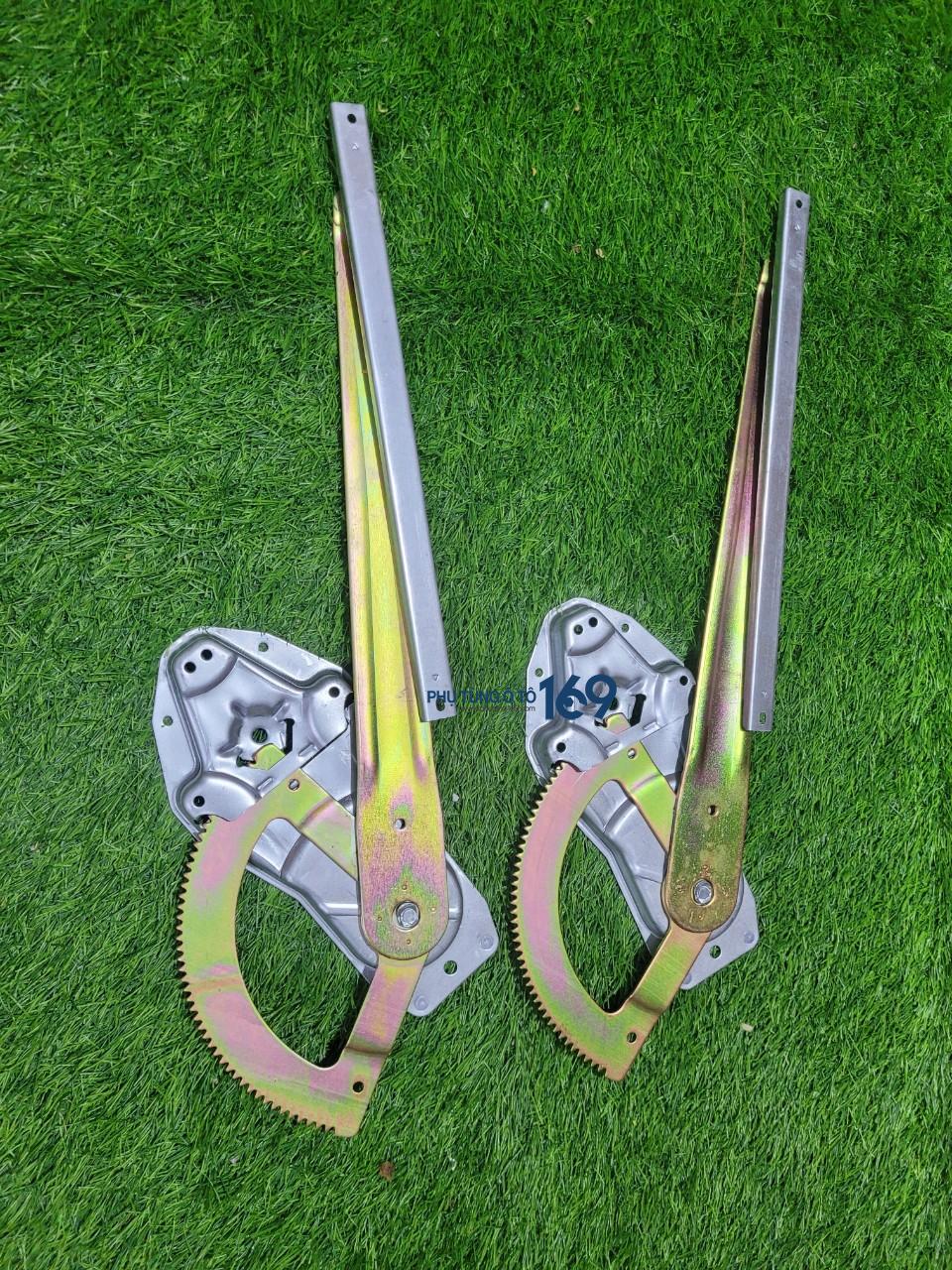 Compa lên kính phải Transit Compa lên kính phải Transit