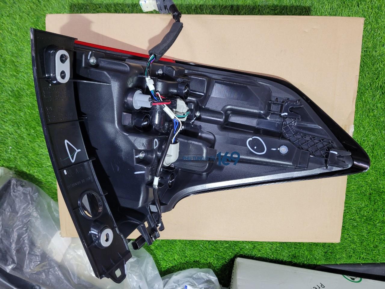 Đèn hậu miếng ngoài Ertiga Đèn hậu miếng ngoài Ertiga