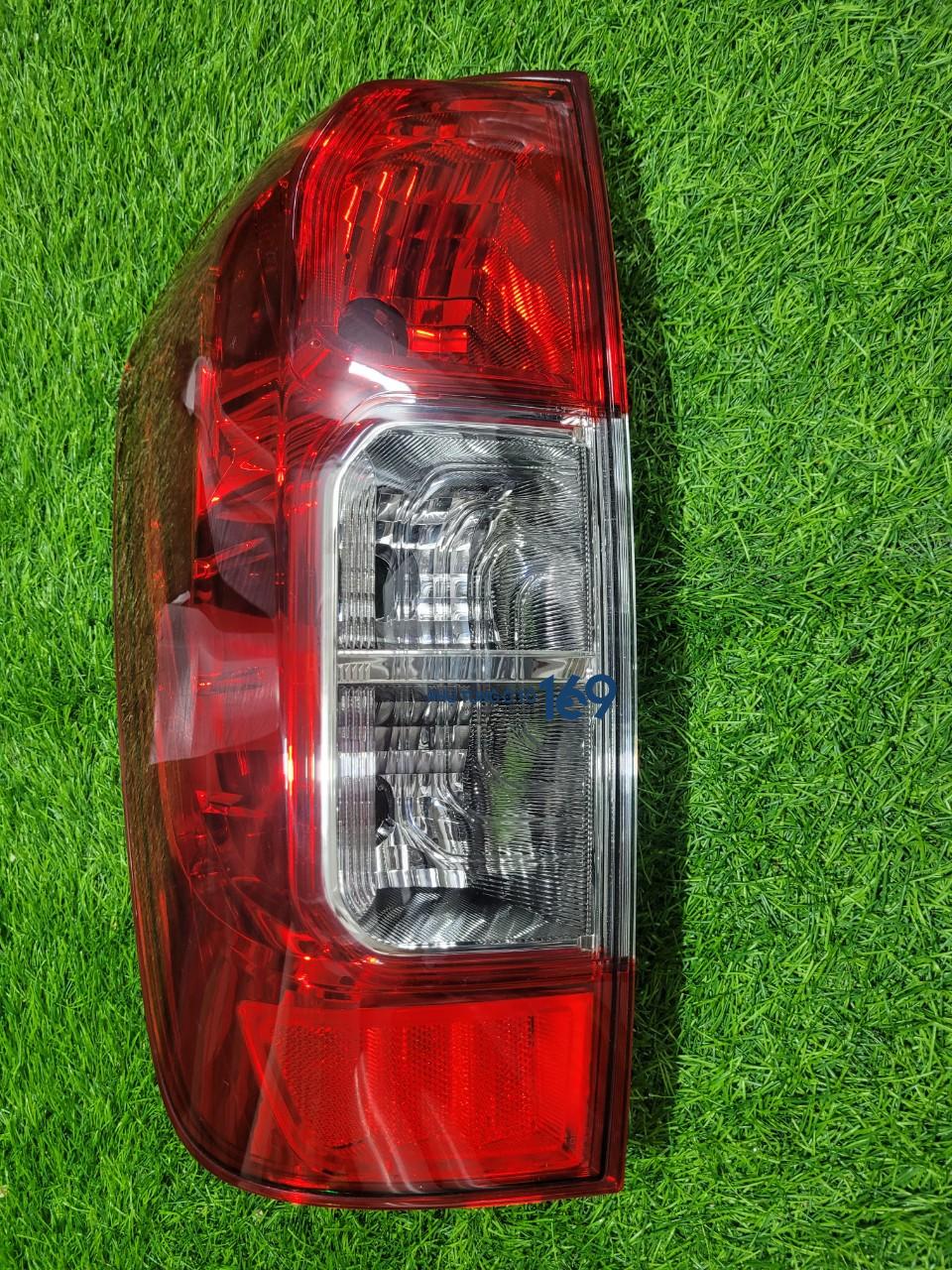 Đèn hậu phải Nissan Navara Đèn hậu phải Nissan Navara