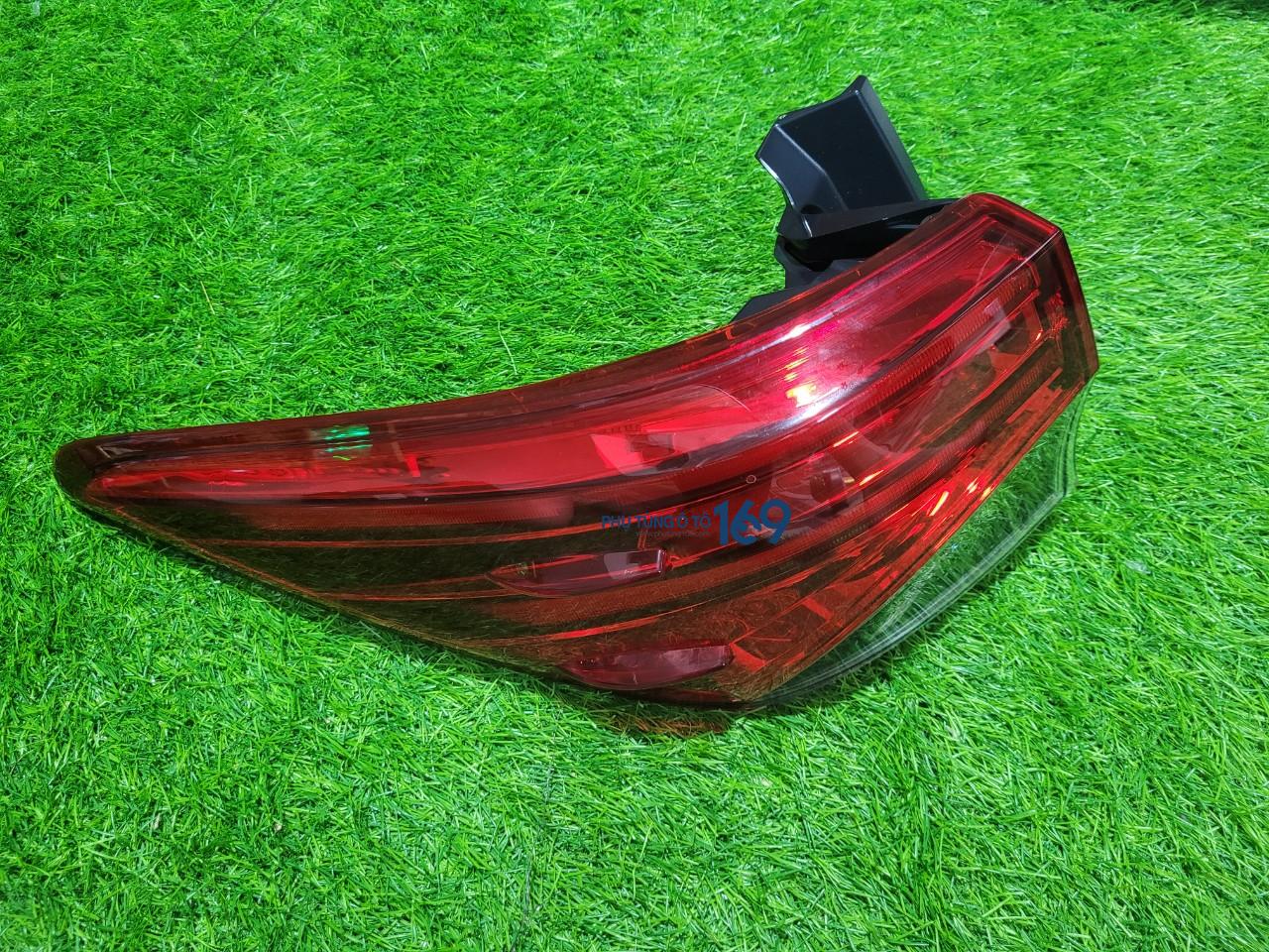 Đèn hậu miếng ngoài phải Fortuner Đèn hậu miếng ngoài phải Fortuner