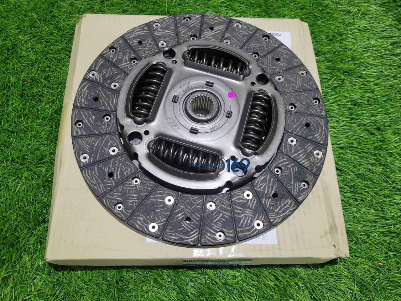 Lá côn Navara Lá côn Navara