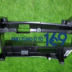 Ốp trước lưới cản Ertiga