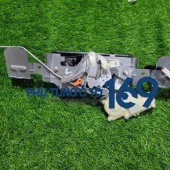 Tay mở cốp hậu Escape