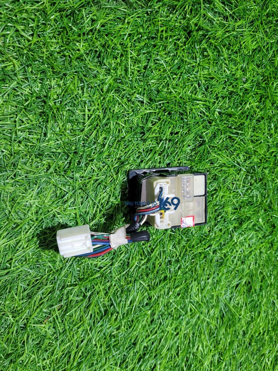 Công tắc gập gương Camry Công tắc gập gương Camry