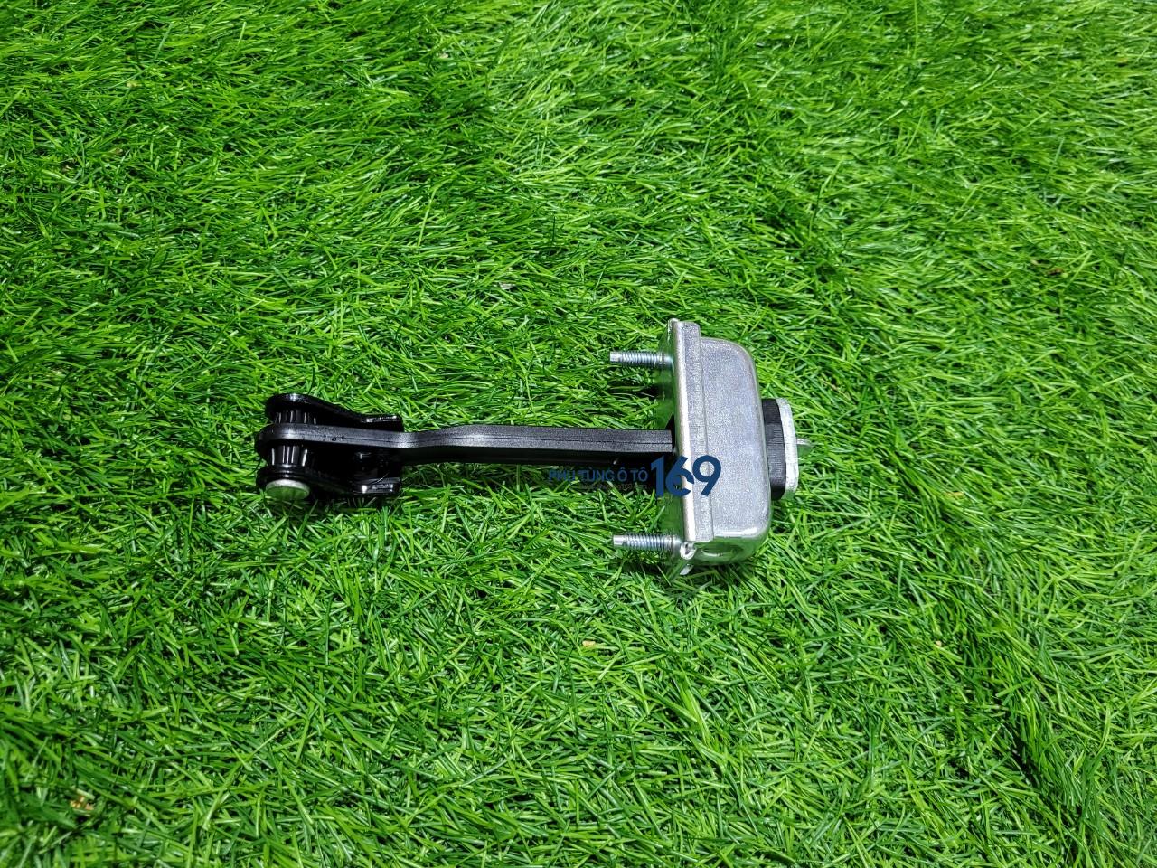 Hạn chế cánh cửa Focus Hạn chế cánh cửa Focus