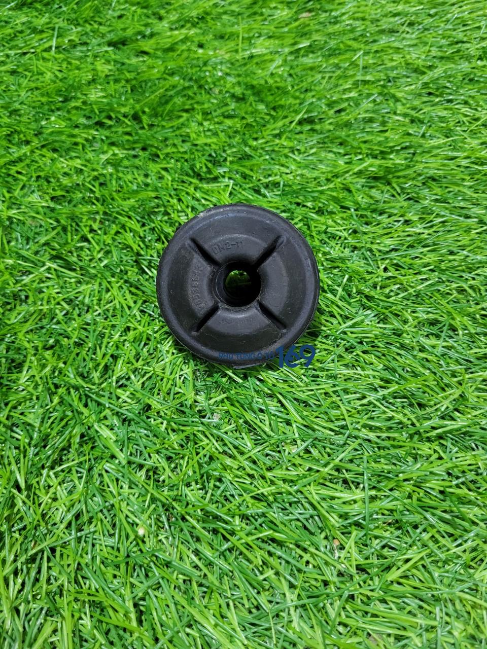 Cao su chân két nước Lacetti Cao su chân két nước Lacetti