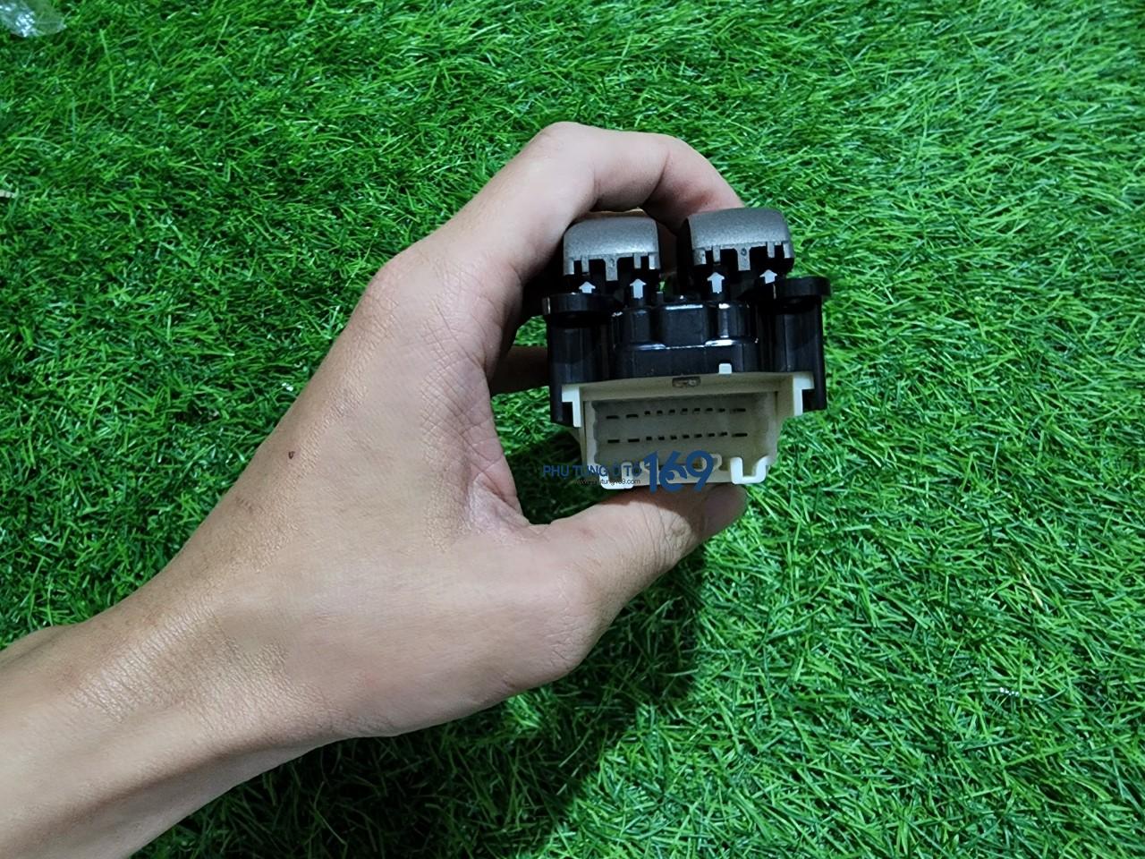 Công tắc lên kính tổng Lexus Gx470 Công tắc lên kính tổng Lexus Gx470