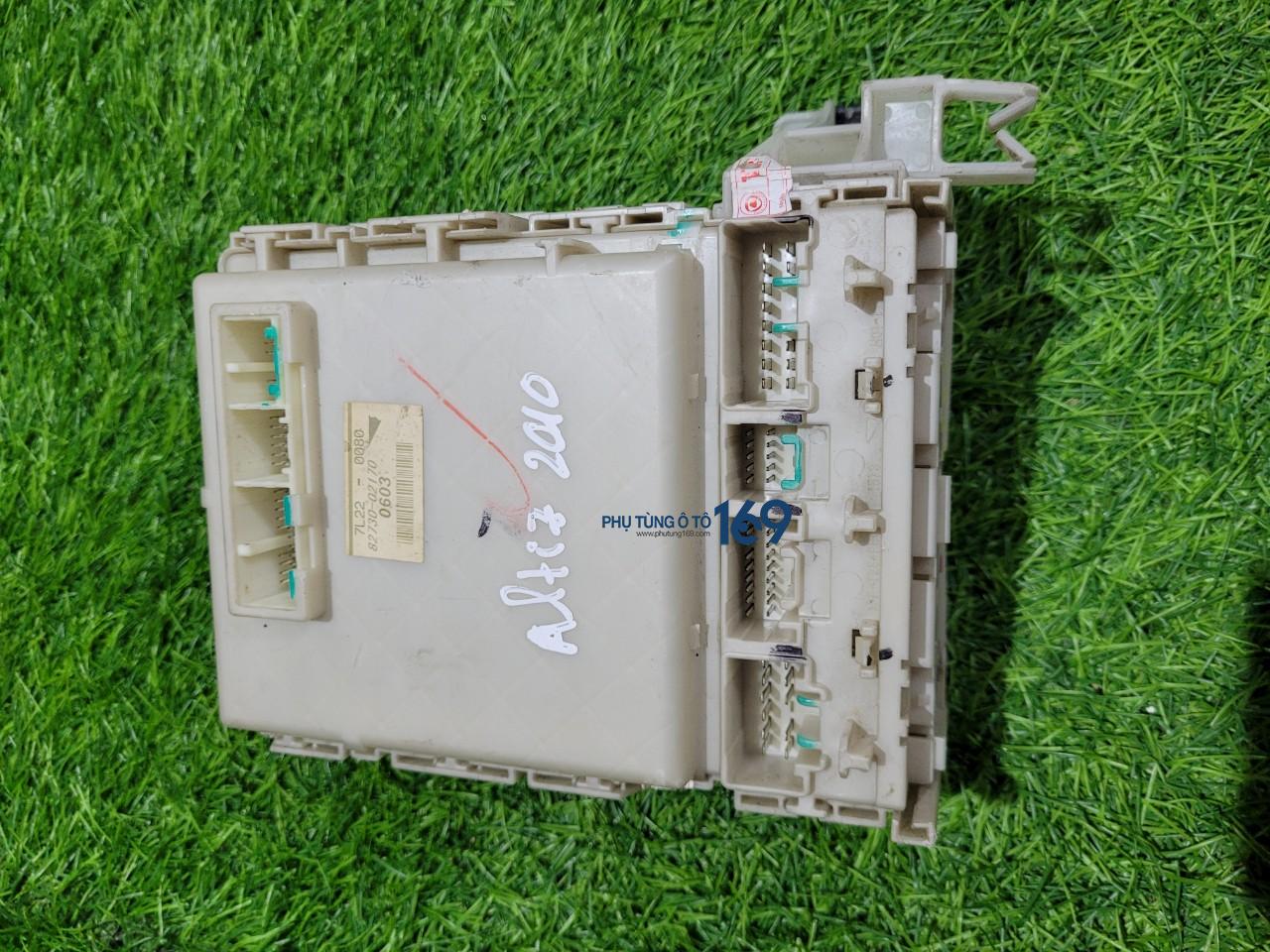 Hộp cầu chì trong xe Altis Hộp cầu chì trong xe Altis