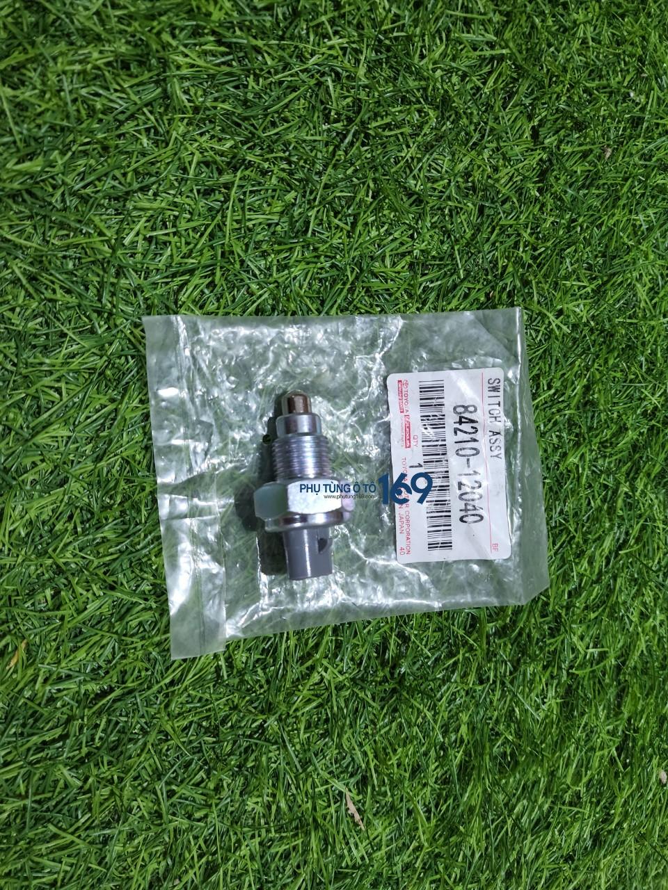 Công tắc đèn lùi Hiace Công tắc đèn lùi Hiace