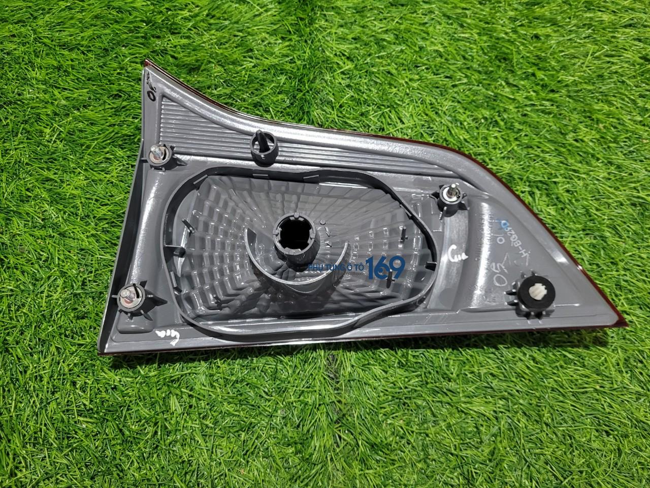 Đèn hậu trong phải Pajero Sport Đèn hậu trong phải Pajero Sport