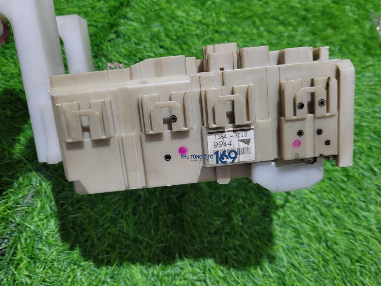 Hộp cầu chì Altis Hộp cầu chì Altis