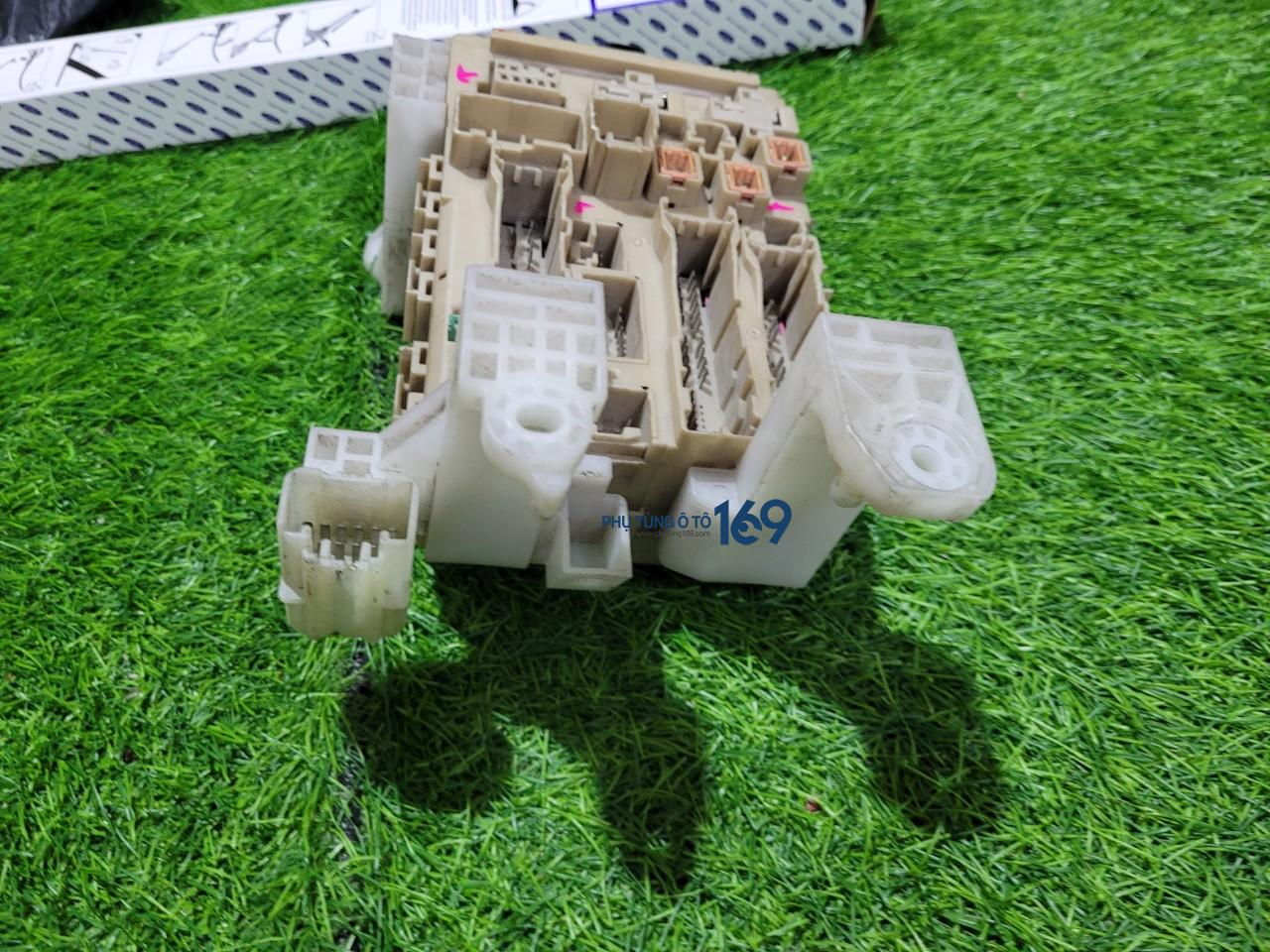 Hộp cầu chì Altis Hộp cầu chì Altis