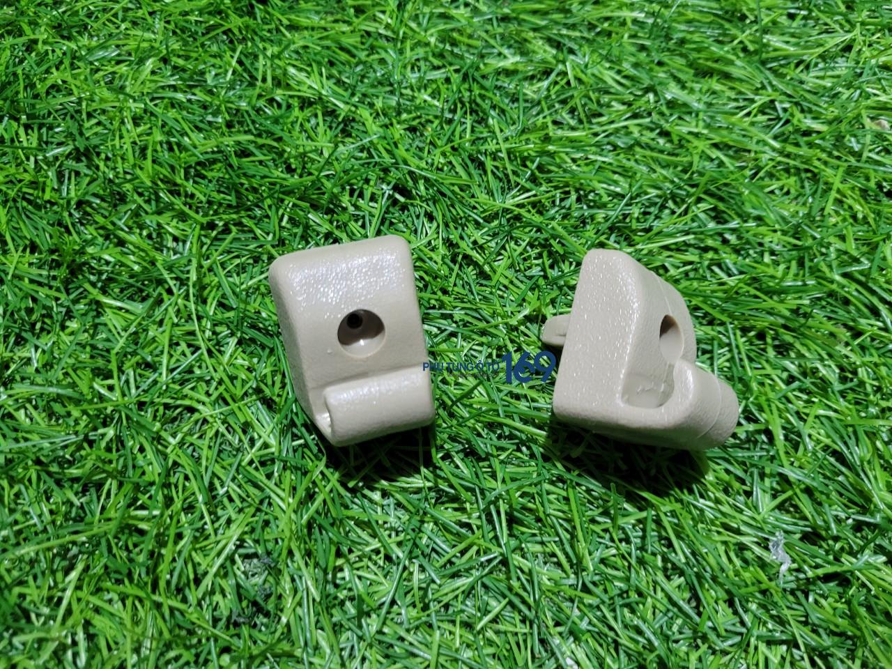 Núm giữ chắn nắng Pronto 7 chỗ Núm giữ chắn nắng Pronto 7 chỗ