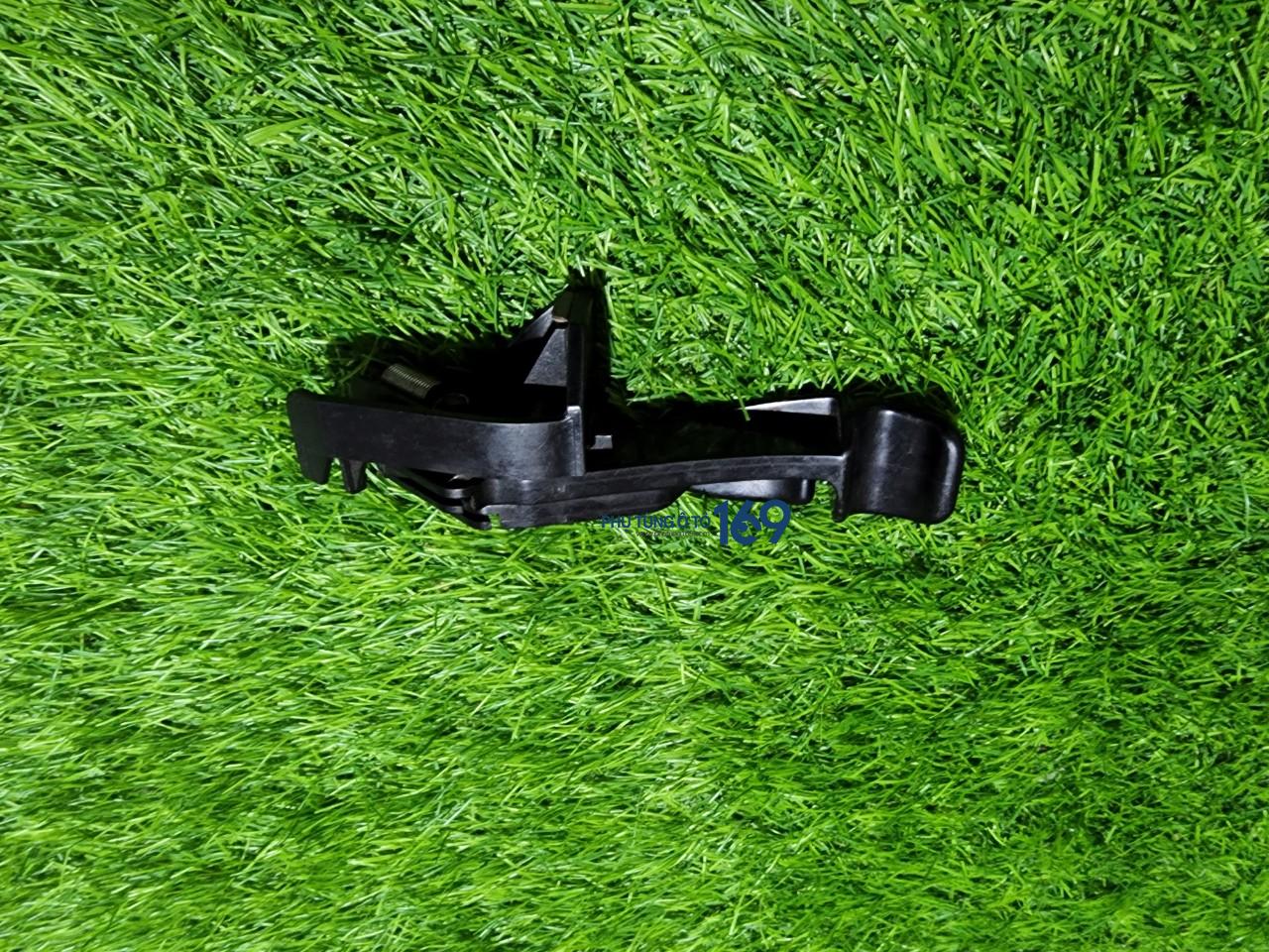 Tay mở cốp sau Camry Tay mở cốp sau Camry