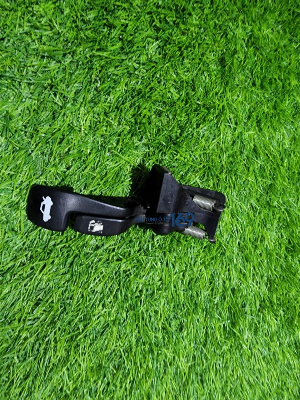 Tay mở cốp sau Camry Tay mở cốp sau Camry